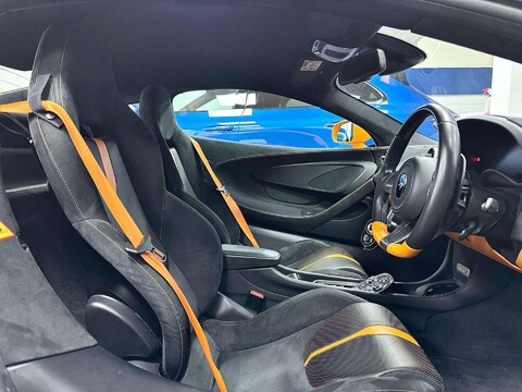 McLaren 570S 3.8 570s Coupe Semi-Auto 2dr 31