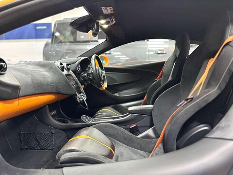 McLaren 570S 3.8 570s Coupe Semi-Auto 2dr 32