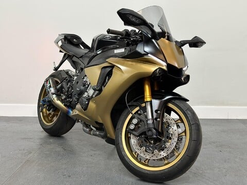 Yamaha R1 1000 ABS Super Sports 1