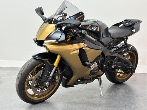 Yamaha R1 1000 ABS Super Sports 5