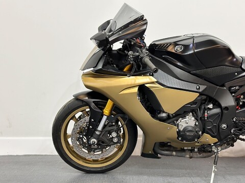 Yamaha R1 1000 ABS Super Sports 8