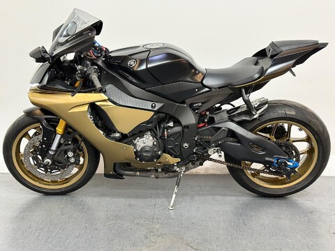 Yamaha R1 1000 ABS Super Sports 10