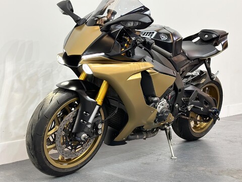 Yamaha R1 1000 ABS Super Sports 14