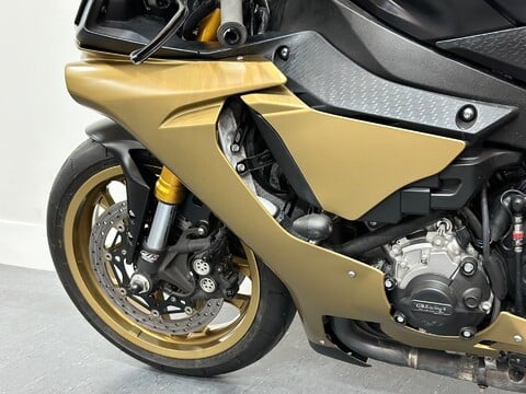 Yamaha R1 1000 ABS Super Sports 16