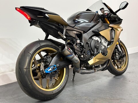 Yamaha R1 1000 ABS Super Sports 17