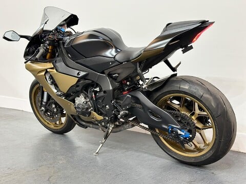 Yamaha R1 1000 ABS Super Sports 35