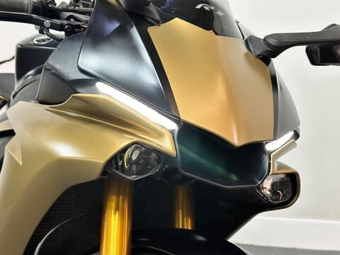 Yamaha R1 1000 ABS Super Sports 43