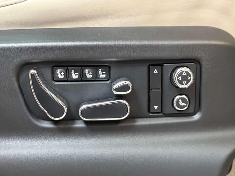 Bentley Bentayga 6.0 W12 SUV 5dr Petrol Auto 4WD Euro 6 (s/s) (608 ps) 77