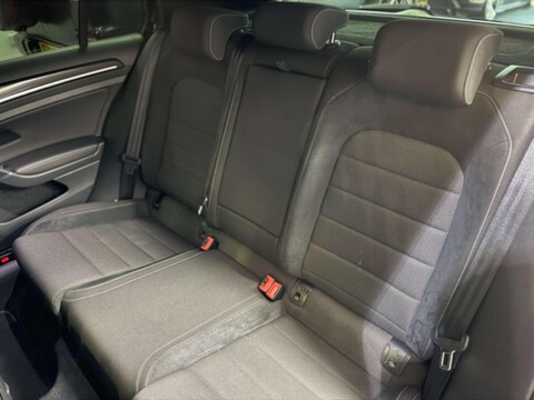Volkswagen Golf 2.0 Golf R TSi 4Motion Semi-Auto 4WD 5dr 31