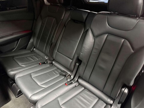 Audi SQ7 4.0 TDI V8 SUV 5dr Diesel Tiptronic quattro Euro 6 (s/s) (435 ps) 31