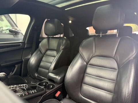 Porsche Macan 3.0 TD V6 S SUV 5dr Diesel PDK 4WD Euro 6 (s/s) (258 ps) 28