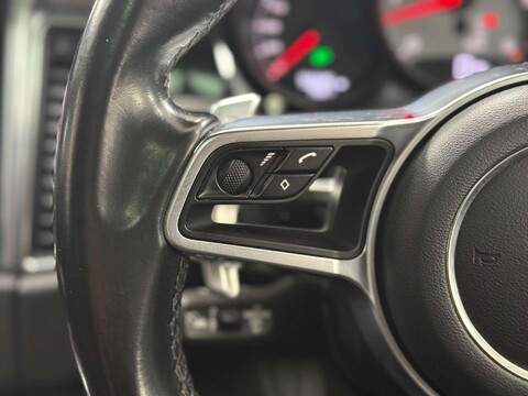 Porsche Macan 3.0 TD V6 S SUV 5dr Diesel PDK 4WD Euro 6 (s/s) (258 ps) 34