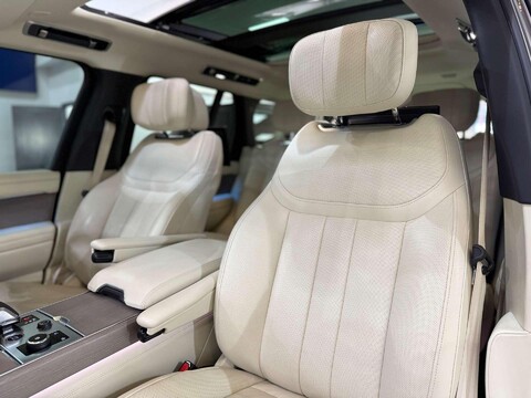 Land Rover Range Rover 4.4 P530 V8 First Edition SUV 5dr Petrol Auto 4WD Euro 6 (s/s) (530 ps) 6