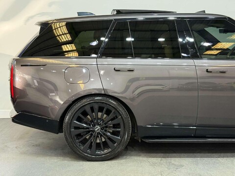 Land Rover Range Rover 4.4 P530 V8 First Edition SUV 5dr Petrol Auto 4WD Euro 6 (s/s) (530 ps) 17