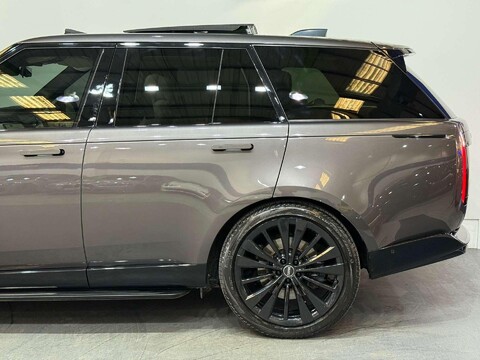 Land Rover Range Rover 4.4 P530 V8 First Edition SUV 5dr Petrol Auto 4WD Euro 6 (s/s) (530 ps) 21