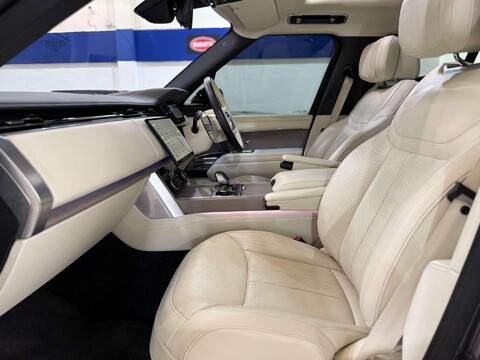 Land Rover Range Rover 4.4 P530 V8 First Edition SUV 5dr Petrol Auto 4WD Euro 6 (s/s) (530 ps) 34