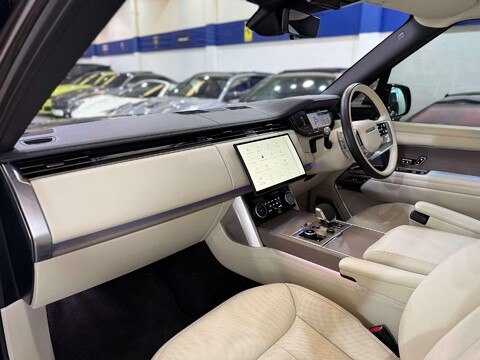 Land Rover Range Rover 4.4 P530 V8 First Edition SUV 5dr Petrol Auto 4WD Euro 6 (s/s) (530 ps) 37