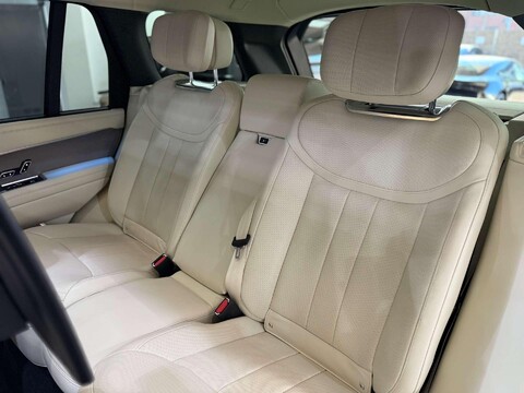 Land Rover Range Rover 4.4 P530 V8 First Edition SUV 5dr Petrol Auto 4WD Euro 6 (s/s) (530 ps) 39