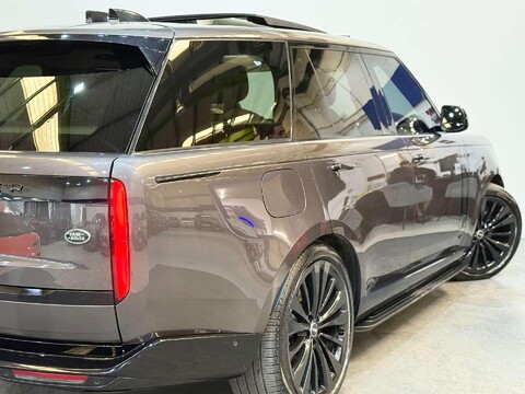 Land Rover Range Rover 4.4 P530 V8 First Edition SUV 5dr Petrol Auto 4WD Euro 6 (s/s) (530 ps) 25