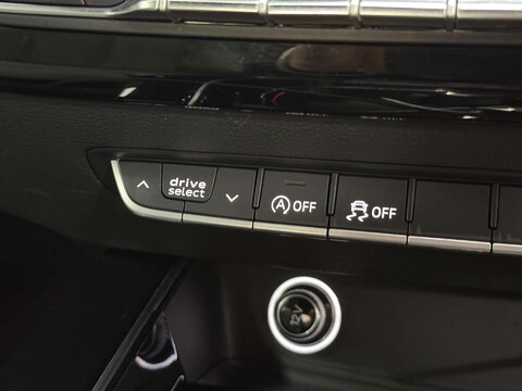 Audi A4 2.0 TDI 30 Black Edition Saloon 4dr Diesel S Tronic Euro 6 (s/s) (136 ps) 46
