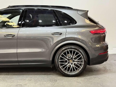 Porsche Cayenne 3.0T V6 GPF SUV 5dr Petrol TiptronicS 4WD Euro 6 (s/s) (340 ps) 18