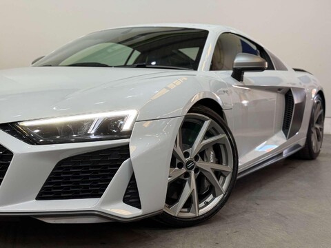 Audi R8 5.2 FSI V10 Performance Coupe 2dr Petrol S Tronic quattro Euro 6 (s/s) (620 12