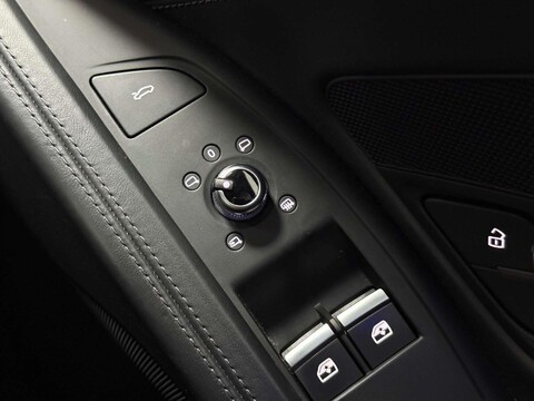 Audi R8 5.2 FSI V10 Performance Coupe 2dr Petrol S Tronic quattro Euro 6 (s/s) (620 39