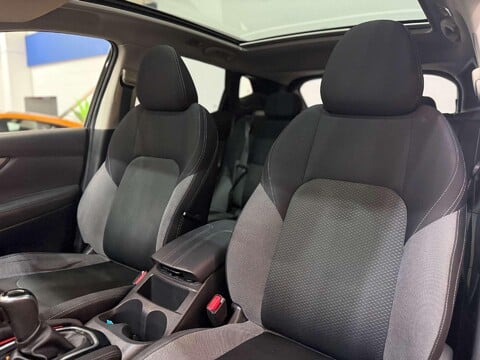 Nissan Qashqai 1.3 DIG-T N-Connecta SUV 5dr Petrol DCT Auto Euro 6 (s/s) (160 ps) 6
