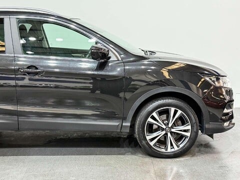 Nissan Qashqai 1.3 DIG-T N-Connecta SUV 5dr Petrol DCT Auto Euro 6 (s/s) (160 ps) 19