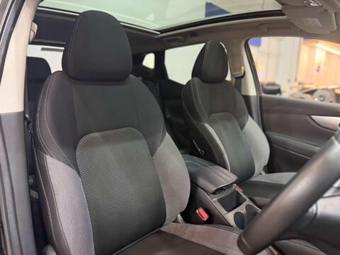 Nissan Qashqai 1.3 DIG-T N-Connecta SUV 5dr Petrol DCT Auto Euro 6 (s/s) (160 ps) 29
