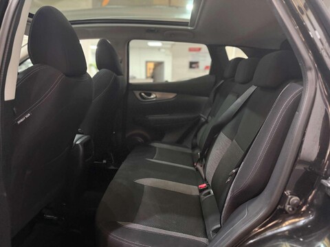 Nissan Qashqai 1.3 DIG-T N-Connecta SUV 5dr Petrol DCT Auto Euro 6 (s/s) (160 ps) 31