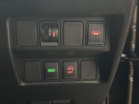 Nissan Qashqai 1.3 DIG-T N-Connecta SUV 5dr Petrol DCT Auto Euro 6 (s/s) (160 ps) 37