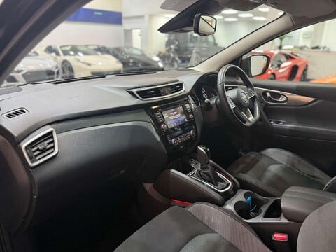 Nissan Qashqai 1.3 DIG-T N-Connecta SUV 5dr Petrol DCT Auto Euro 6 (s/s) (160 ps) 44