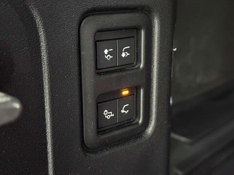 Land Rover Defender 3.0 P400 MHEV X SUV 5dr Petrol Auto 4WD Euro 6 (s/s) (400 ps) 59