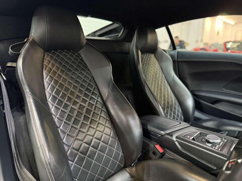 Audi R8 5.2 FSI V10 Plus Coupe 2dr Petrol S Tronic quattro Euro 6 (s/s) (610 ps) 6