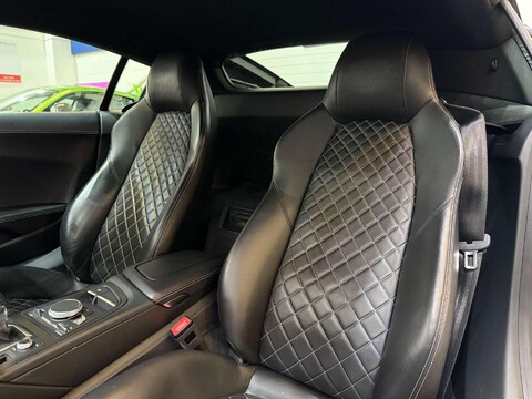 Audi R8 5.2 FSI V10 Plus Coupe 2dr Petrol S Tronic quattro Euro 6 (s/s) (610 ps) 30