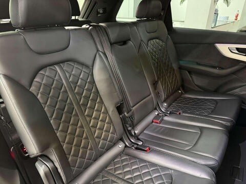Audi SQ7 4.0 TDI V8 SUV 5dr Diesel Tiptronic quattro Euro 6 (s/s) (435 ps) 36