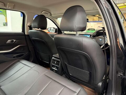 BMW 3 Series 2.0 318d MHT SE Touring 5dr Diesel Hybrid Auto Euro 6 (s/s) (150 ps) 43