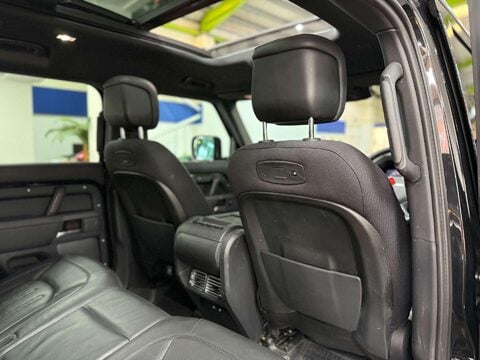 Land Rover Defender 3.0 i6 X SUV 5dr Petrol Auto 4WD Euro 6 (s/s) (400 ps) 44