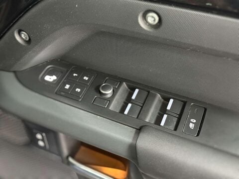Land Rover Defender 3.0 i6 X SUV 5dr Petrol Auto 4WD Euro 6 (s/s) (400 ps) 54