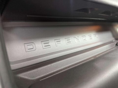 Land Rover Defender 3.0 i6 X SUV 5dr Petrol Auto 4WD Euro 6 (s/s) (400 ps) 41