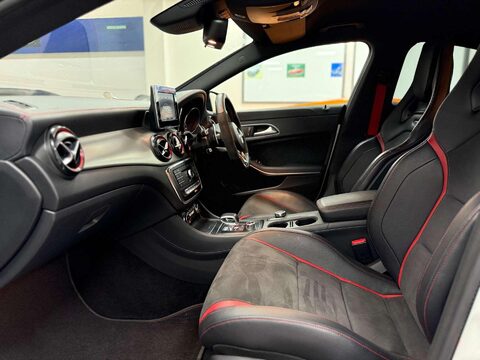 Mercedes-Benz CLA Class 2.0 CLA45 AMG Coupe 4dr Petrol SpdS DCT 4MATIC Euro 6 (s/s) (381 ps) 33