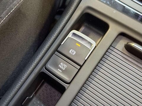Volkswagen Golf 2.0 TSI R Hatchback 3dr Petrol DSG 4Motion Euro 6 (s/s) (310 ps) 39