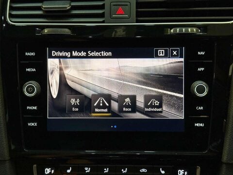 Volkswagen Golf 2.0 TSI R Hatchback 3dr Petrol DSG 4Motion Euro 6 (s/s) (310 ps) 40