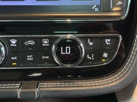 Bentley Bentayga 6.0 W12 SUV 5dr Petrol Auto 4WD Euro 6 (s/s) (608 ps) FIRST EDITION 64