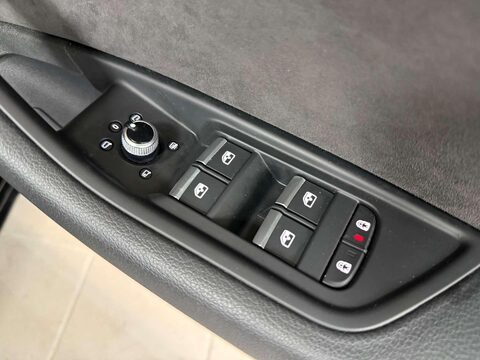 Audi A4 2.0 TDI 35 S line Estate 5dr Diesel S Tronic Euro 6 (s/s) (163 ps) 53