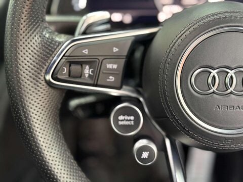 Audi R8 5.2 FSI V10 Plus Coupe 2dr Petrol S Tronic quattro Euro 6 (s/s) (610 ps) 31