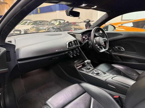 Audi R8 5.2 FSI V10 Plus Coupe 2dr Petrol S Tronic quattro Euro 6 (s/s) (610 ps) 38