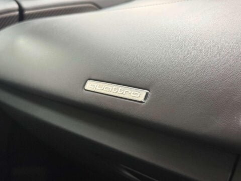 Audi R8 5.2 FSI V10 Plus Coupe 2dr Petrol S Tronic quattro Euro 6 (s/s) (610 ps) 48