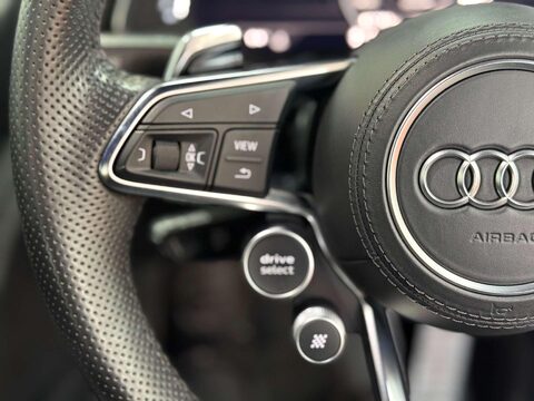 Audi R8 5.2 FSI V10 Plus Coupe 2dr Petrol S Tronic quattro Euro 6 (s/s) (610 ps) 32